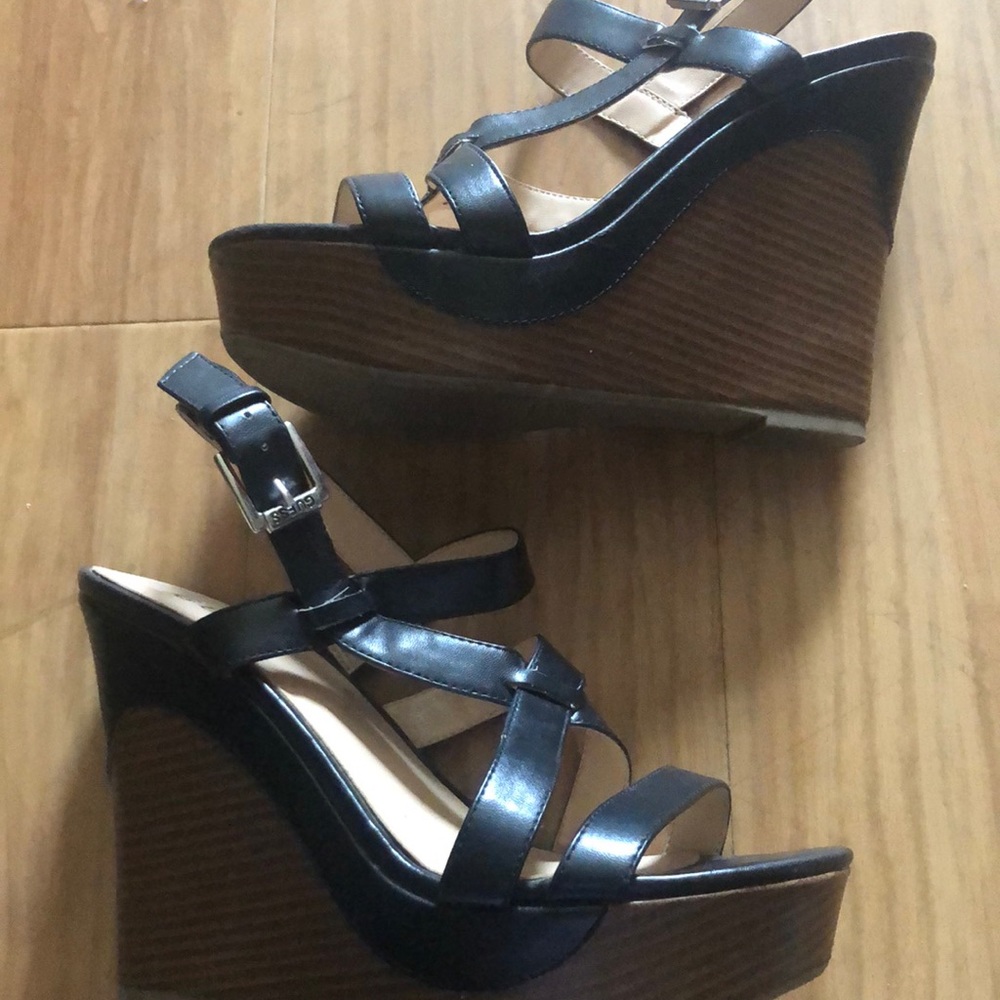 Guess Sz 7 Womens Wedges